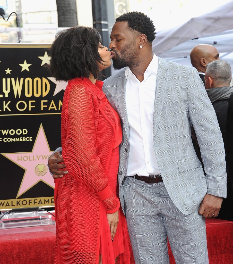 Tarji P. Henson and her fiancé Kelvin Hayden lock lips during the ceremony honoring the actress' star on The Hollywook Walk of Fame in January 2019. | Photo: Getty Images
