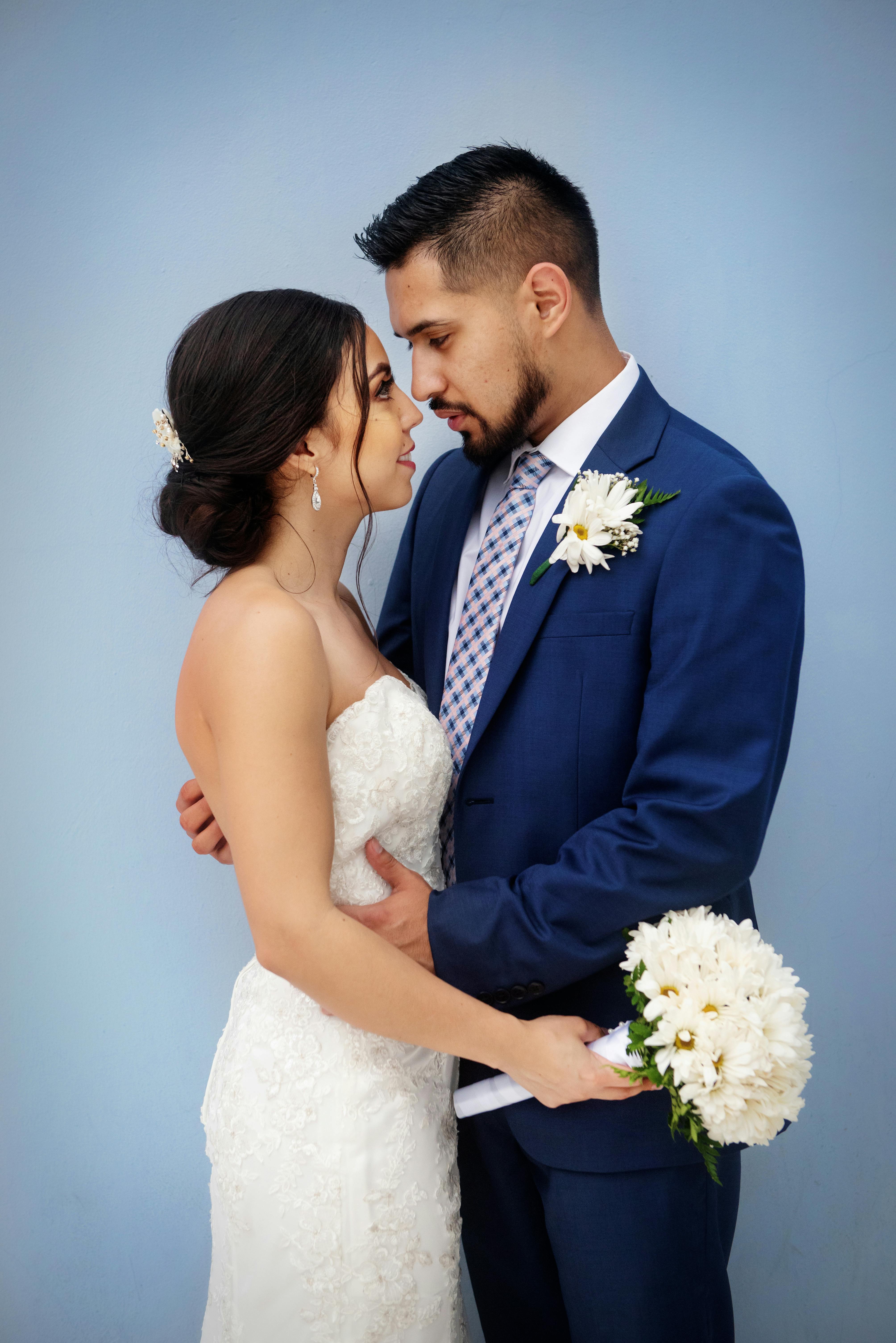 A bride and groom looking at each other | Source: Pexels