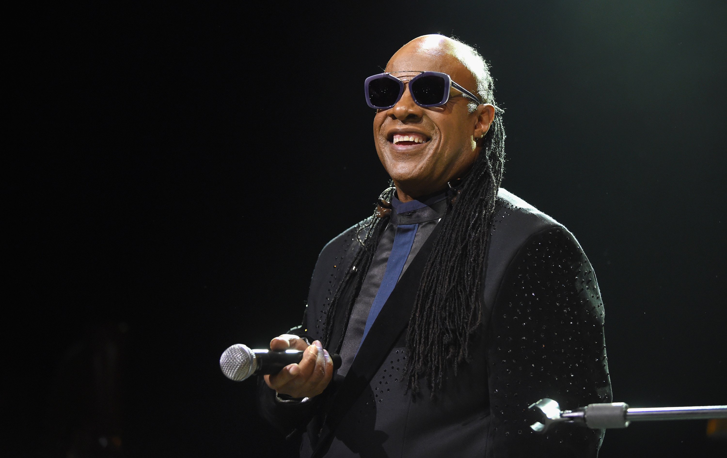 Stevie Wonder performs onstage during The Art of Elysium presents Stevie Wonder's HEAVEN. | Photo: GettyImages 