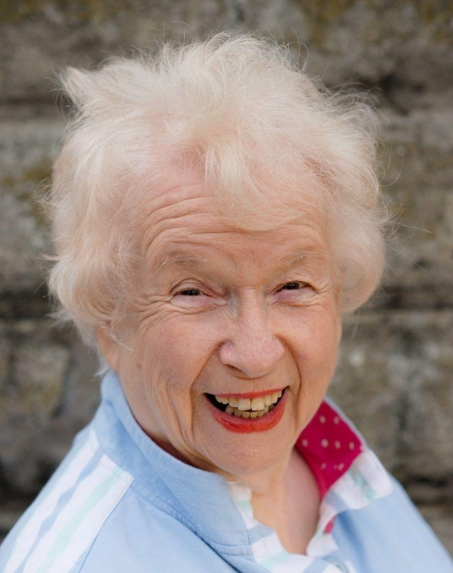 Elsie Kelly smiles warmly in a portrait shared in a tribute post dated 22 April 2026, reflecting the charm that defined her decades-long career. | Source: Facebook/WalesOnline