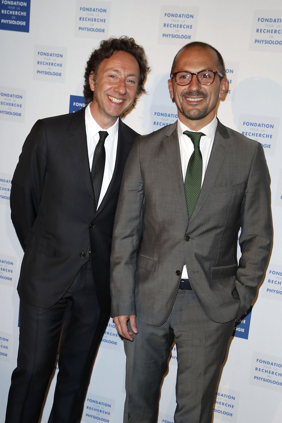 L'animateur de télévision Stéphane Bern et son compagnon Lionel | Photo : Getty Images