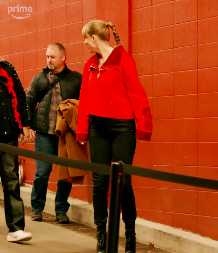 Taylor Swift turning around to check on Donna Kelce. | Source: X/@NFLonPrime