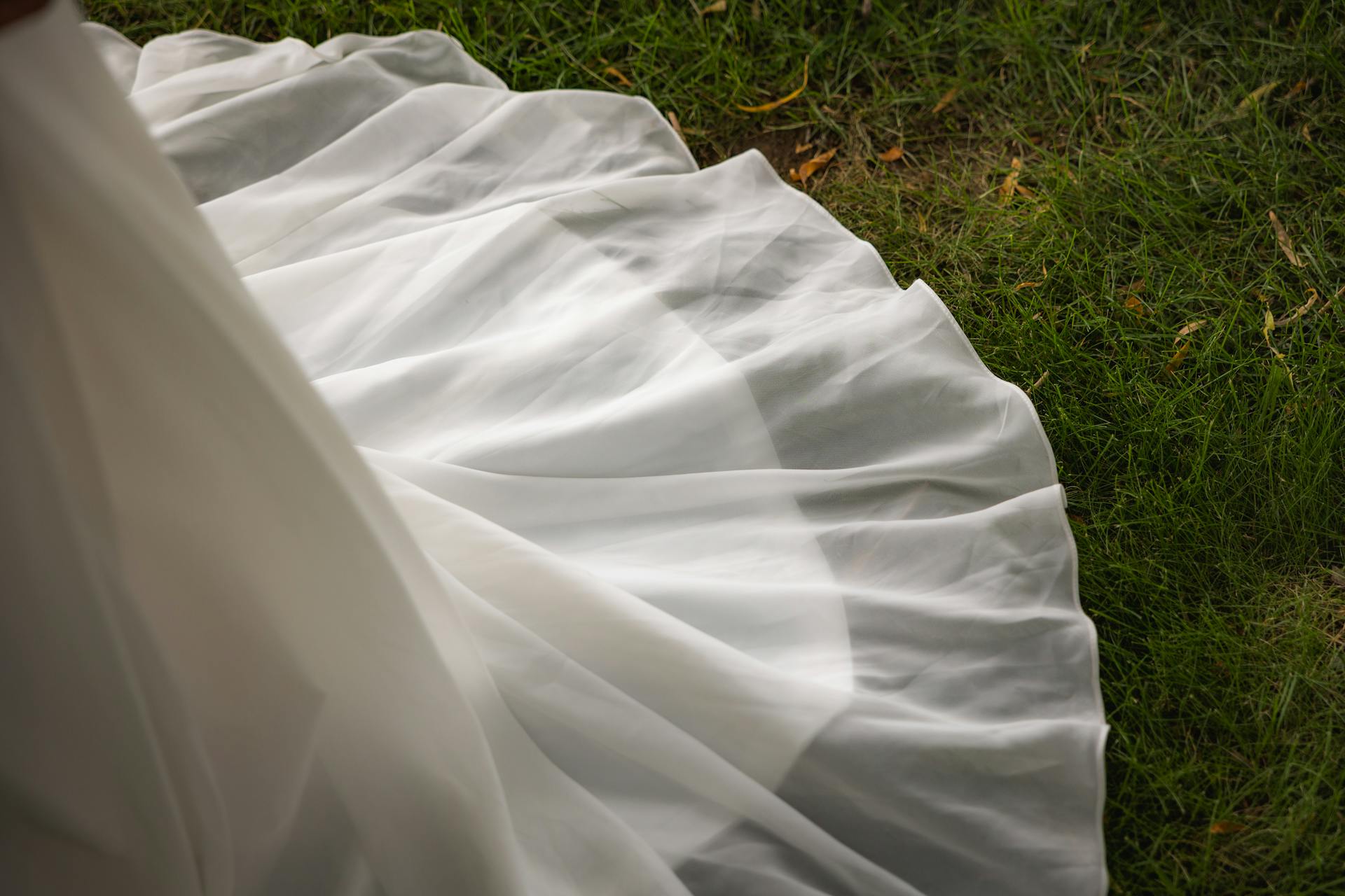 A close-up shot of a white gown | Source: Pexels