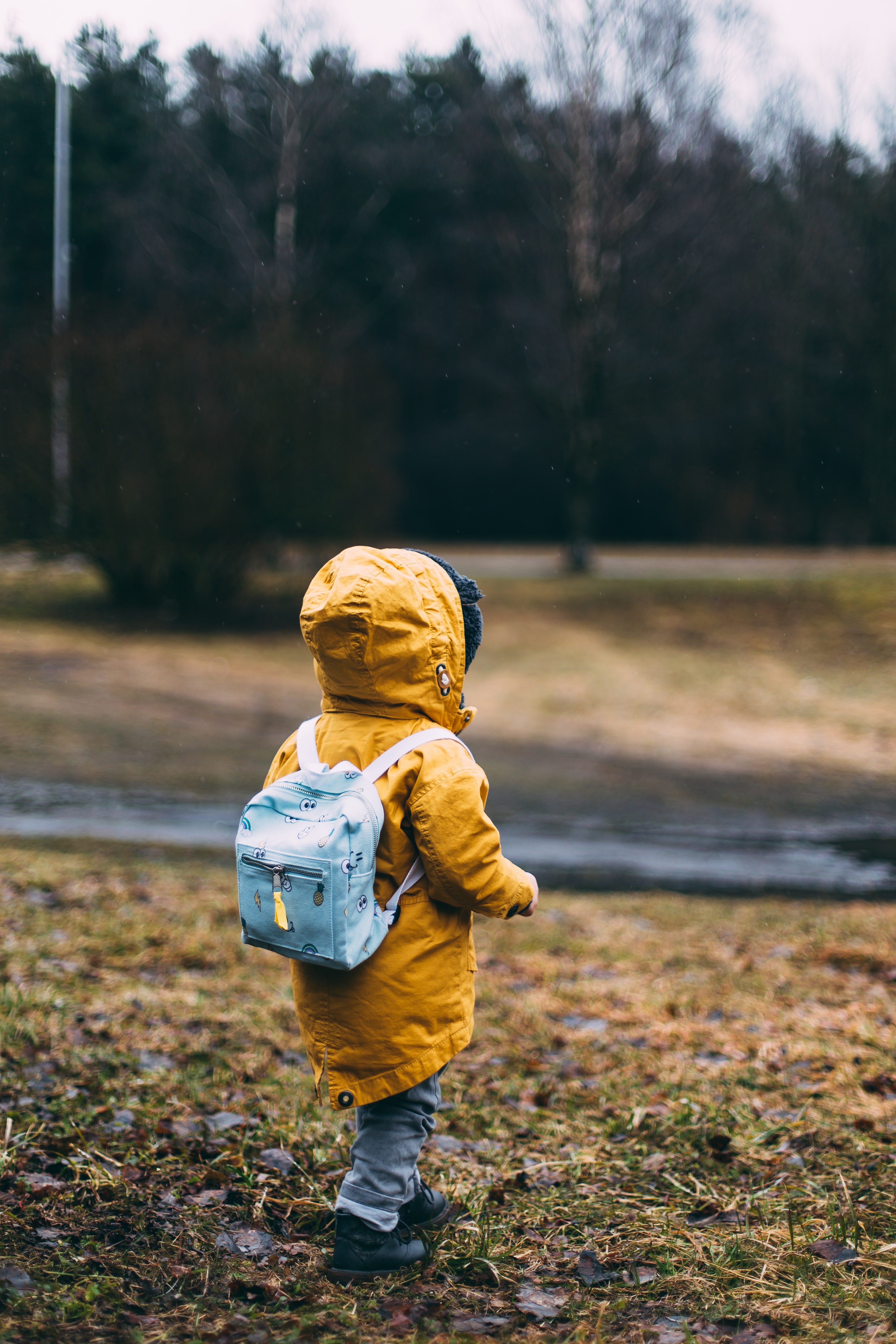 Scott was taken aback when he saw that little boy stuffing trash into his backpack. | Source: Unsplash