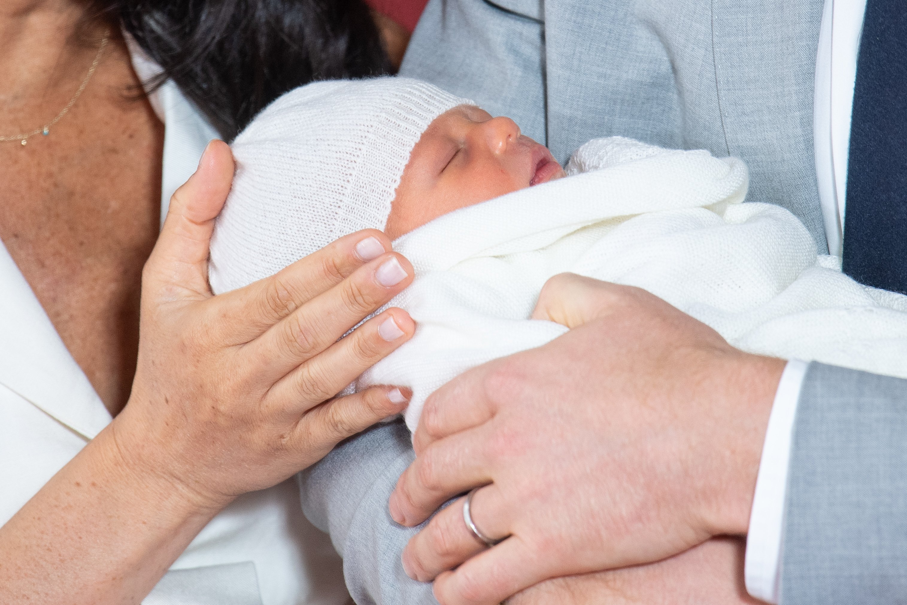 A first closeup of Prince Harry and Meghan Marke's newborn son on Wednesday May 8, 2019 | Photo: Getty Images