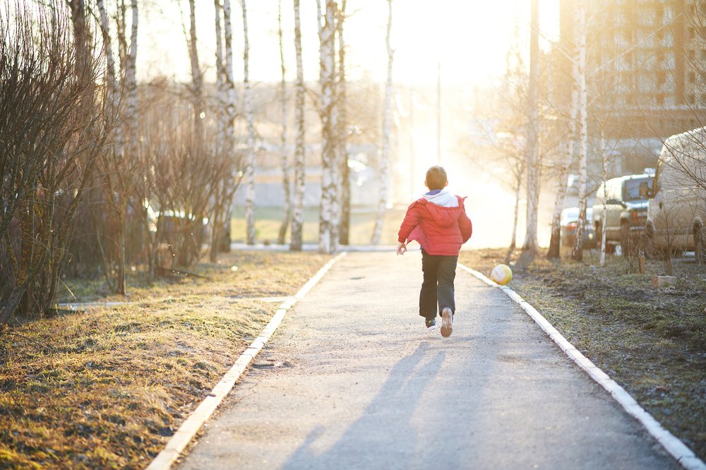 Niño corriendo. | Foto: Shutterstock.