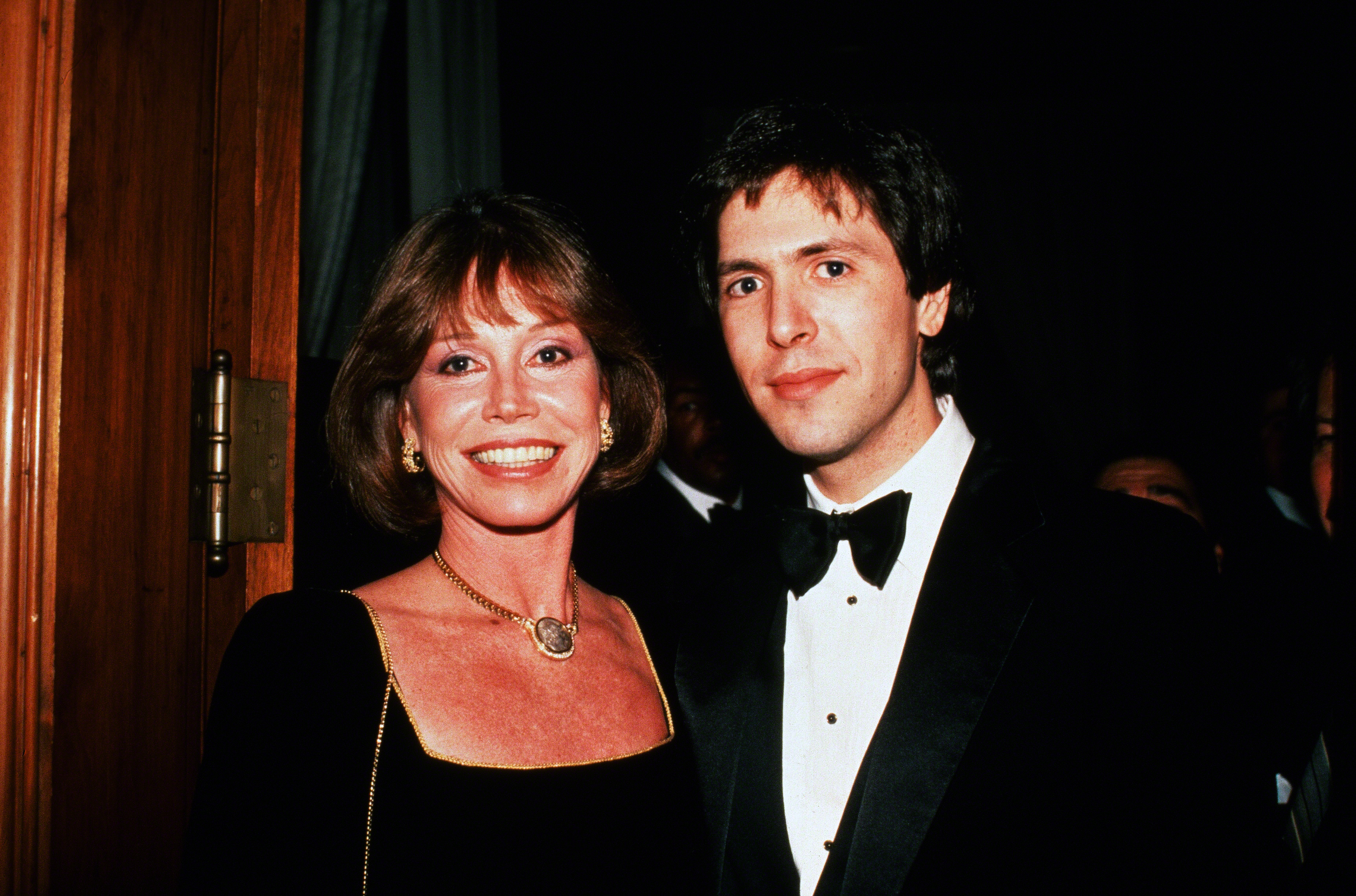 Mary Tyler Moore and Dr. Robert Levine in New York, circa 1984 | Source: Getty Images