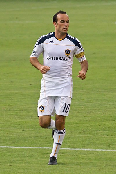 Landon Donovan playing a match in 2010 | Source: Wikimedia Commons