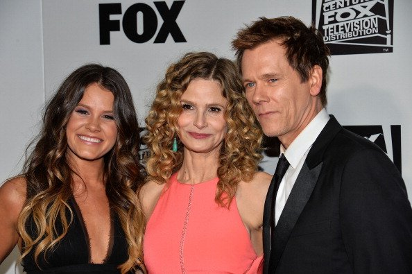 Sosie Bacon, Kyra Sedgwick, and Kevin Bacon at the Golden Globes on January 12, 2014 in Beverly Hills, California. | Source: Getty Images