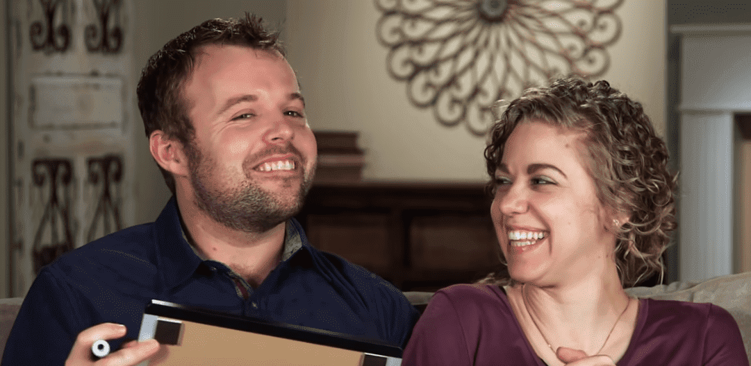 John and Abbie Duggar during a November 2019 episode of their reality show "Counting On." | Photo: YouTube/TLC