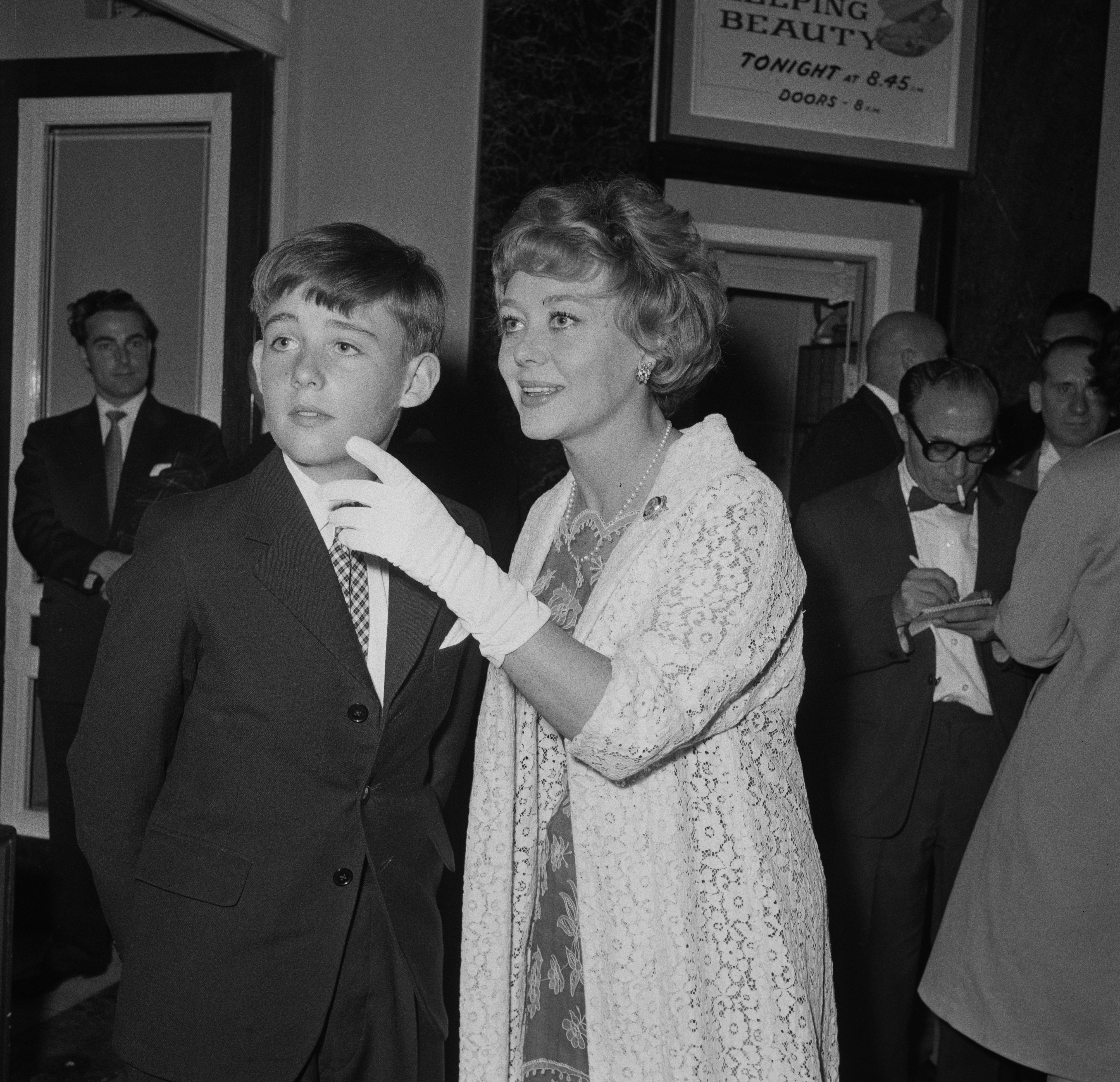 Glynis Johns and her son Gareth Forwood at the film premiere of "Sleeping Beauty," Astoria Theatre in London on August 10, 1959 | Source: Getty Images