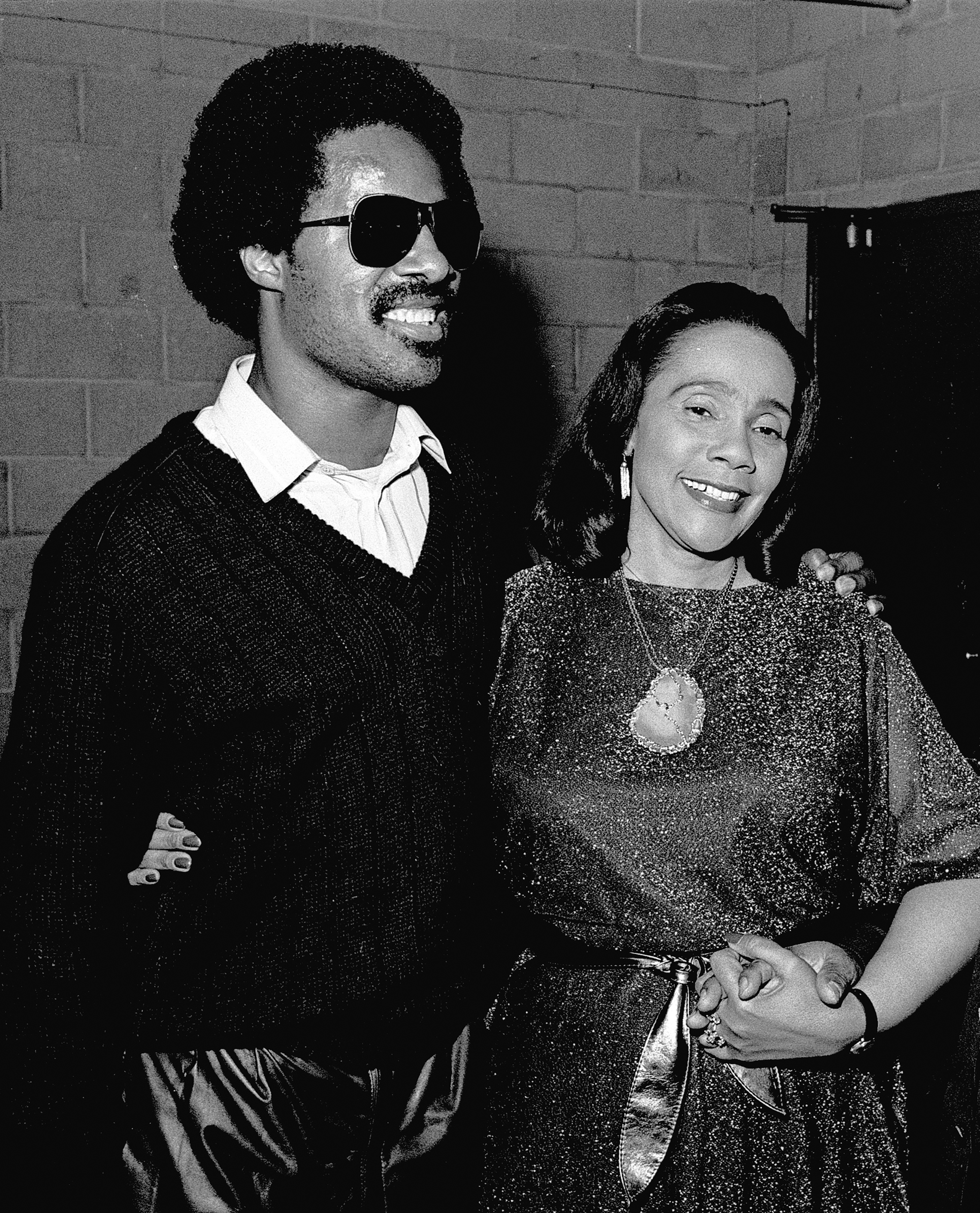 Stevie Wonder and Coretta Scott King backstage during M.L.K Gala at The Atlanta Civic Center in Atlanta Georgia, on January 13, 1982 | Source: Getty Images