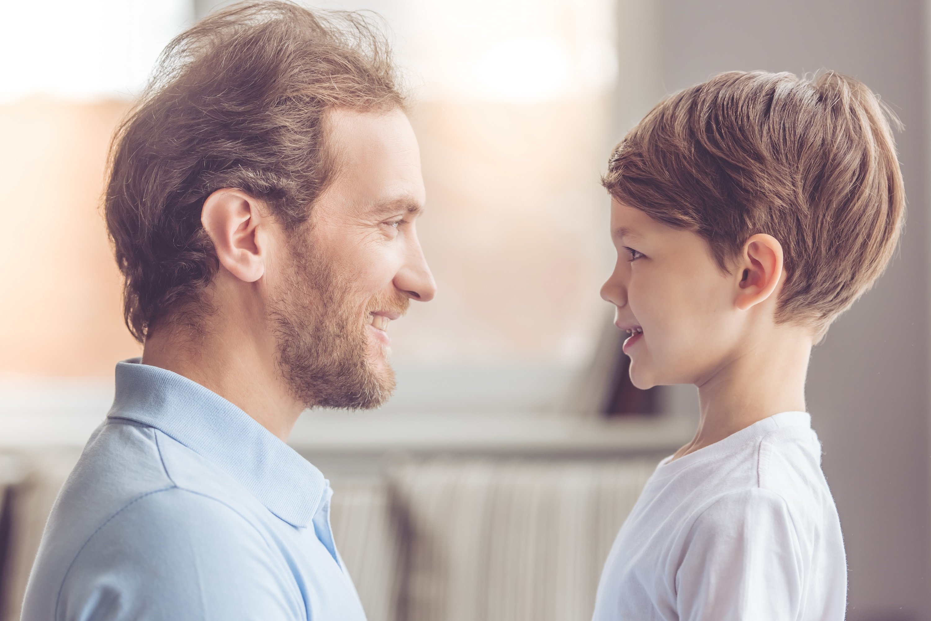 Padre e hijo compartiendo. | Foto: Shutterstock