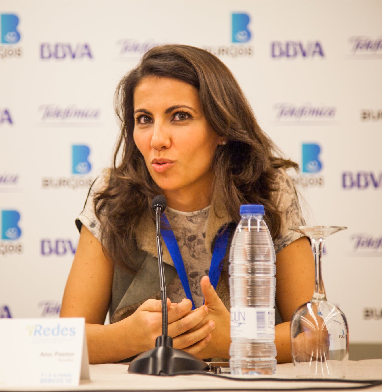 Periodista Ana Pastor asistió al evento iRedes en 2013. | Foto: Wikimedia Periodista Ana Pastor asistió al evento iRedes en 2013. | Foto: Wikimedia