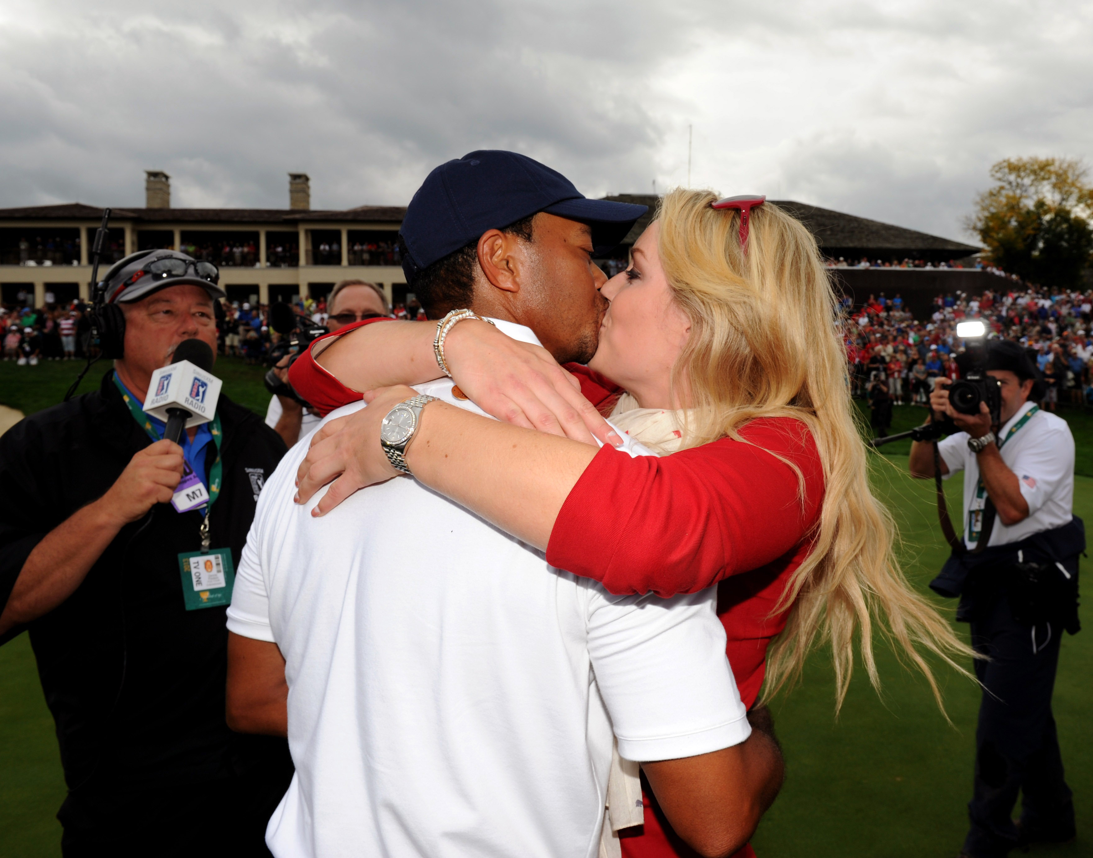 Tiger Woods is congratulated by Lindsey Vonn at The Presidents Cup on October 6, 2013, at the Muirfield Village Golf Club in Dublin, Ohio | Source: Getty Images