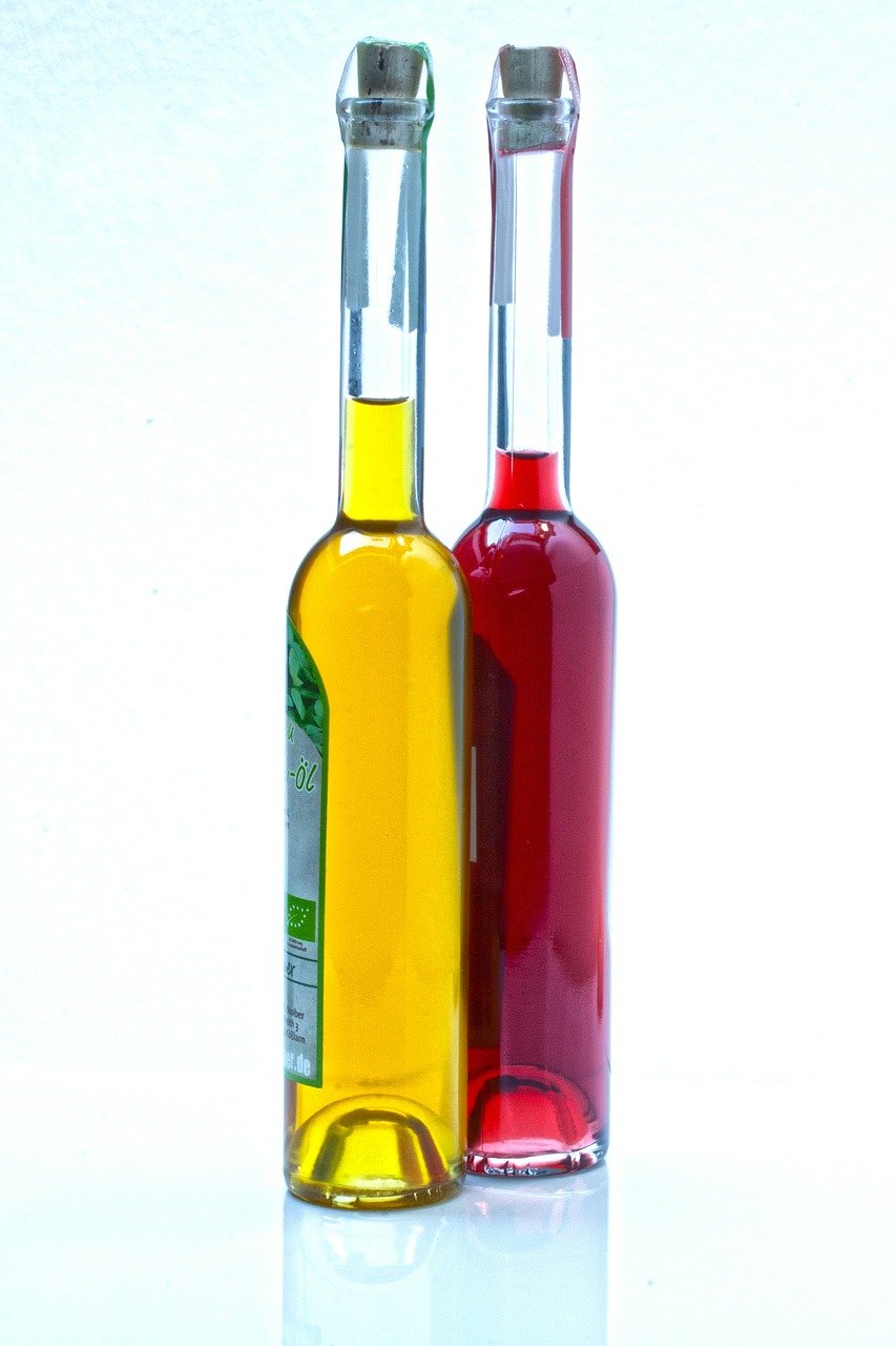 Deux bouteilles de vinaigre. | Source : Pixabay Deux bouteilles de vinaigre. | Source : Pixabay