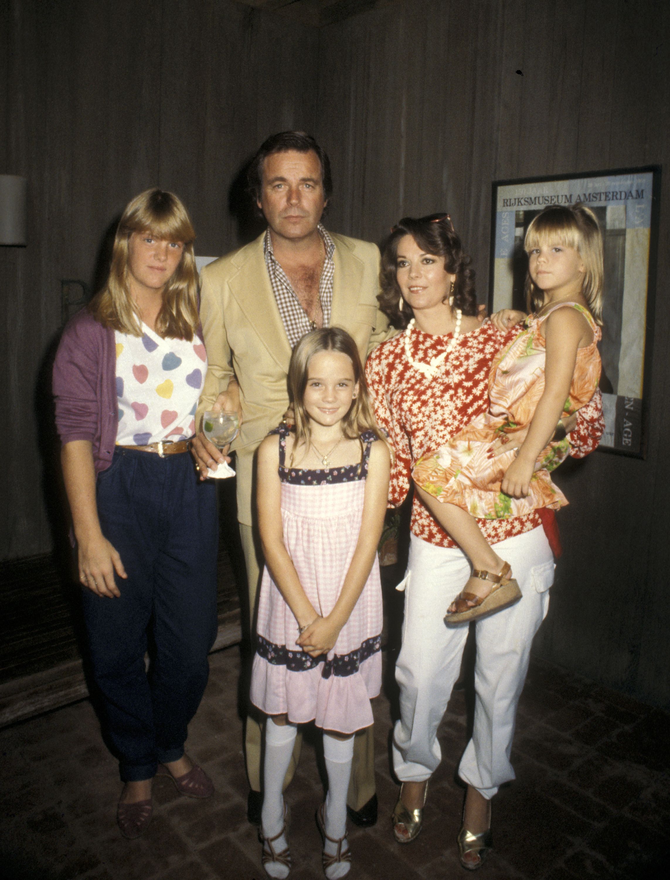 Robert Wagner, Natalie Wood, and daughters Katie Wagner, Natasha Gregson Wagner, and Courtney Wagner in 1980. | Photo: Getty Images