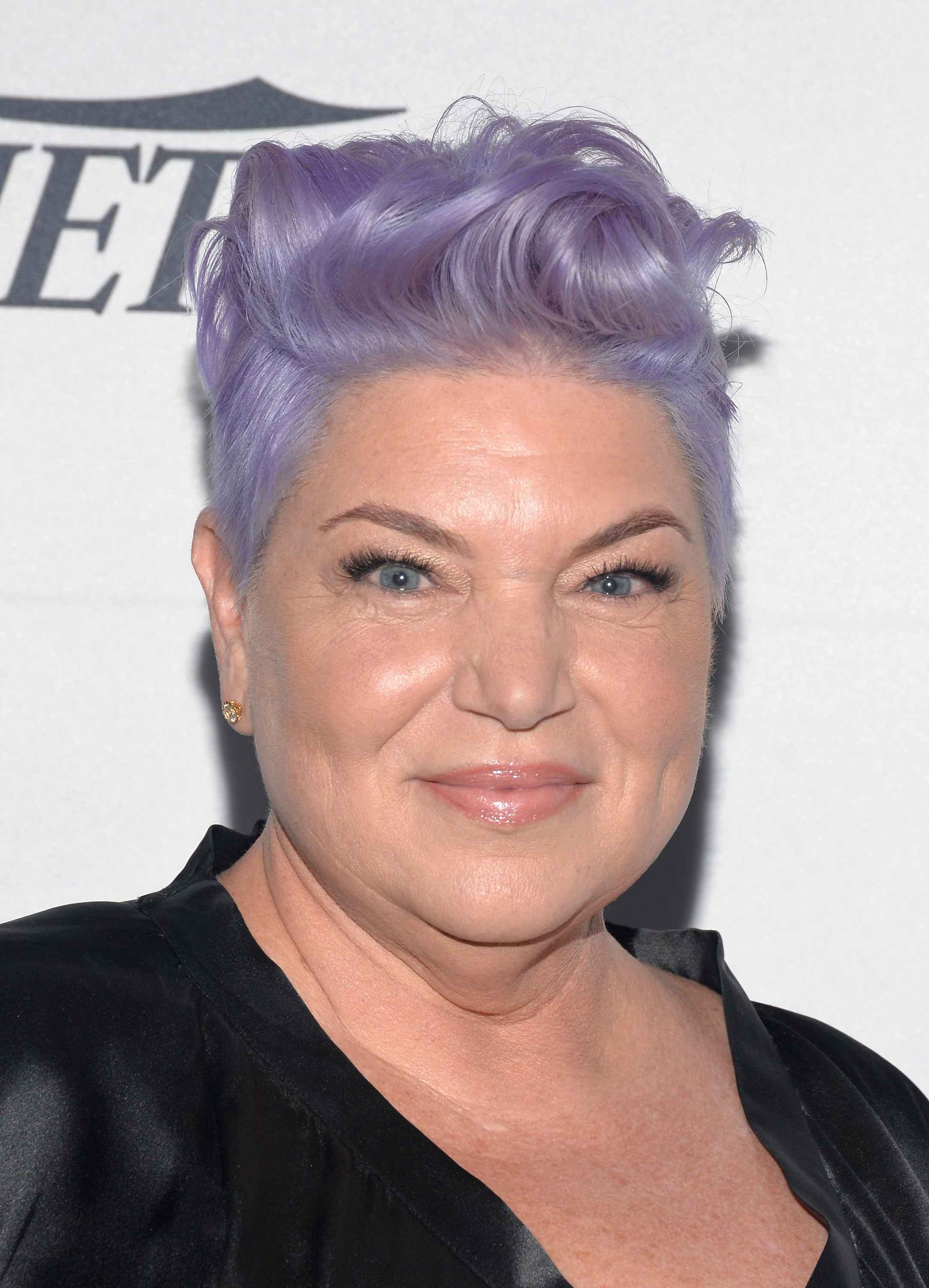 Mindy Cohn sports purple hair at a gala, giving her a youthful appearance | Source: Getty Images