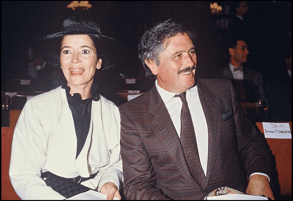Marie-José Nat et Victor Lanoux au défilé de mode Dior. | Photo : Getty Images Marie-José Nat et Victor Lanoux au défilé de mode Dior. | Photo : Getty Images