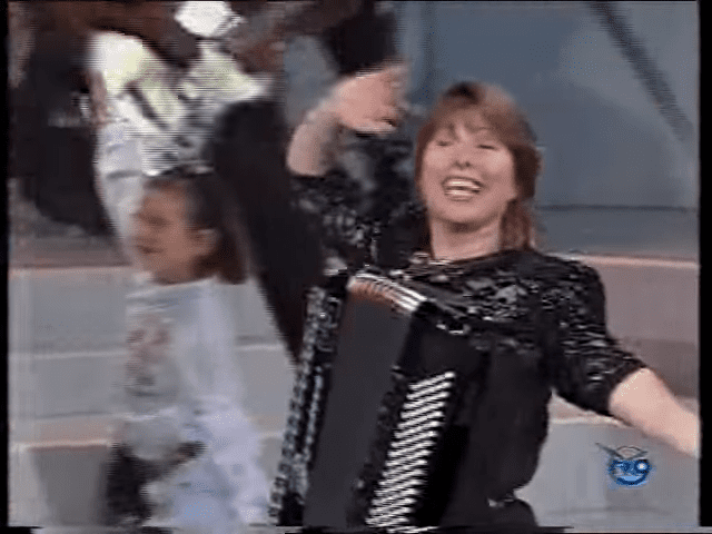 María Jesús deleitando a su público │Imagen tomada de: YouTube / Carlos Dequidt María Jesús deleitando a su público │Imagen tomada de: YouTube / Carlos Dequidt