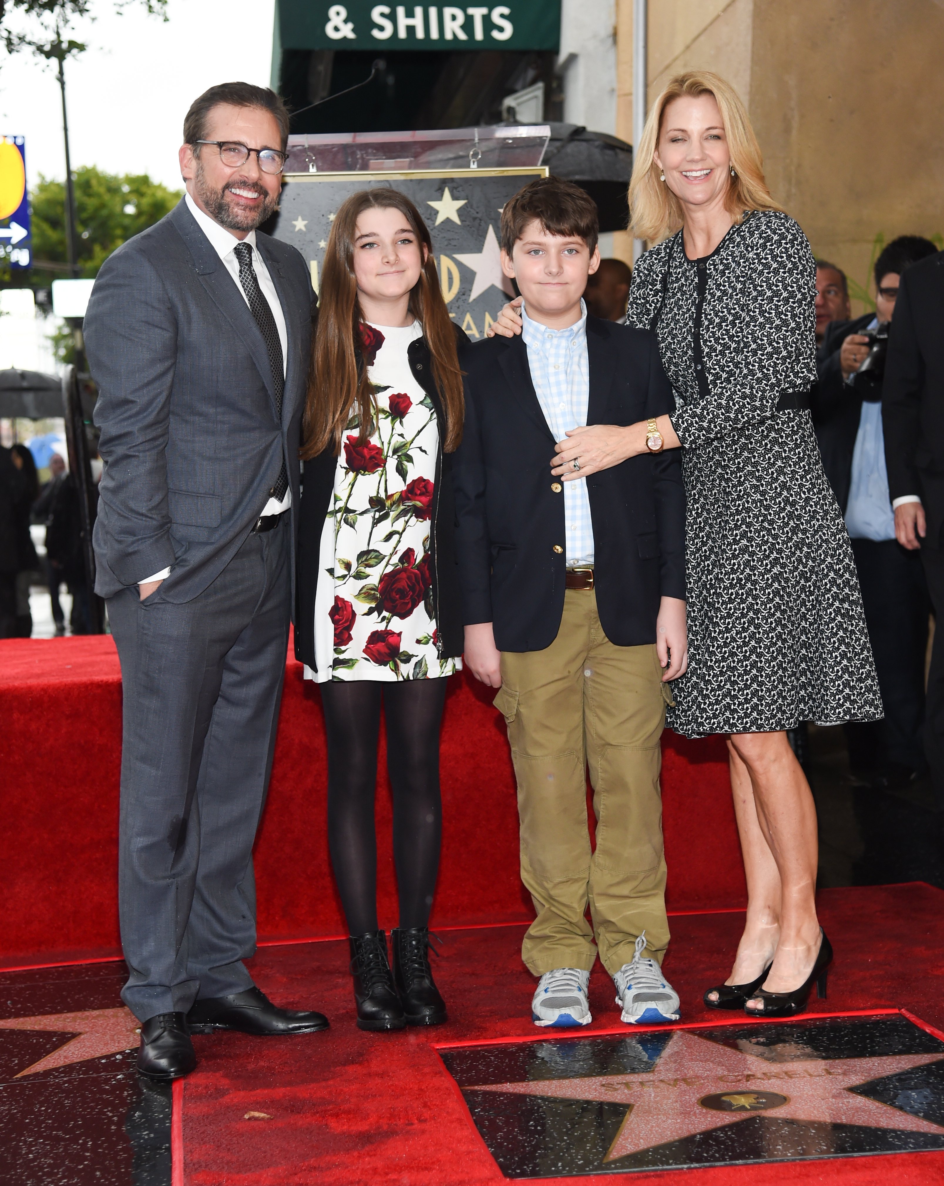 Steve, Nancy, Elisabeth Anne, and John Carell at the Hollywood Walk of Fame in Los Angeles on January 6, 2016 | Source: Getty Images