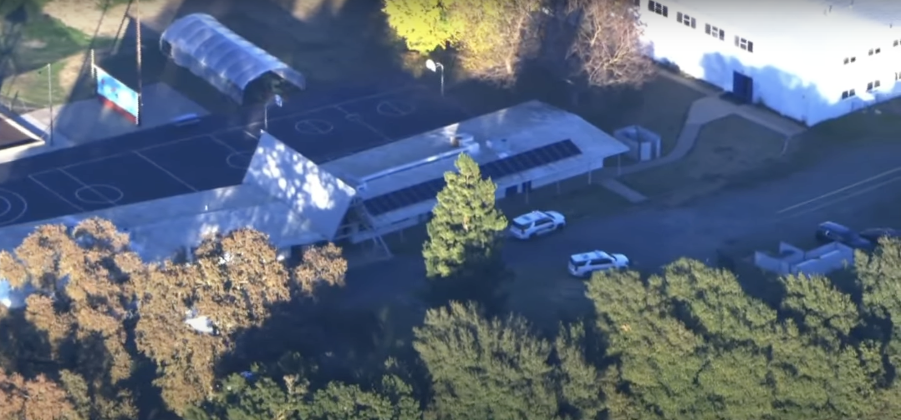 A scene from the reported shooting at the Feather River Adventist School, posted on December 4, 2024 | Source: YouTube.com/KCRA