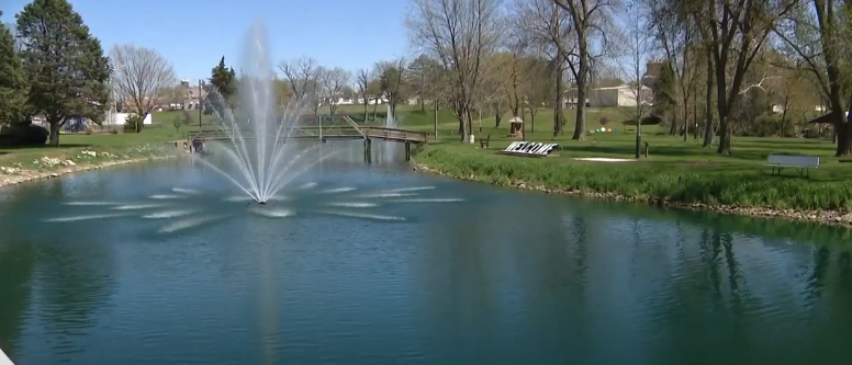 Lagoon near Northeast Elementary School, from a news report on Kendrix Brehmer's passing dated April 30, 2025 | Source: Youtube/KETV NewsWatch 7