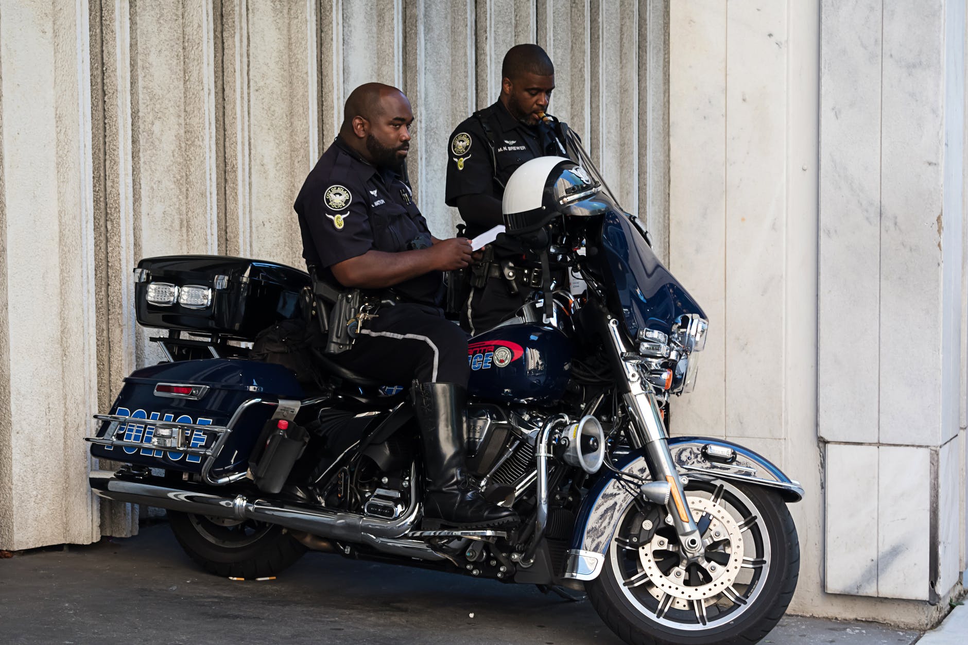Two police officers on their motorcycle | Source: Pexels