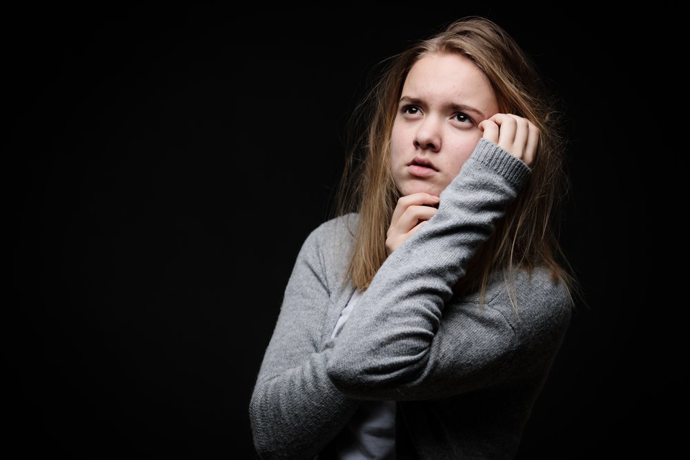 Chica preocupada. | Foto: Shutterstock.