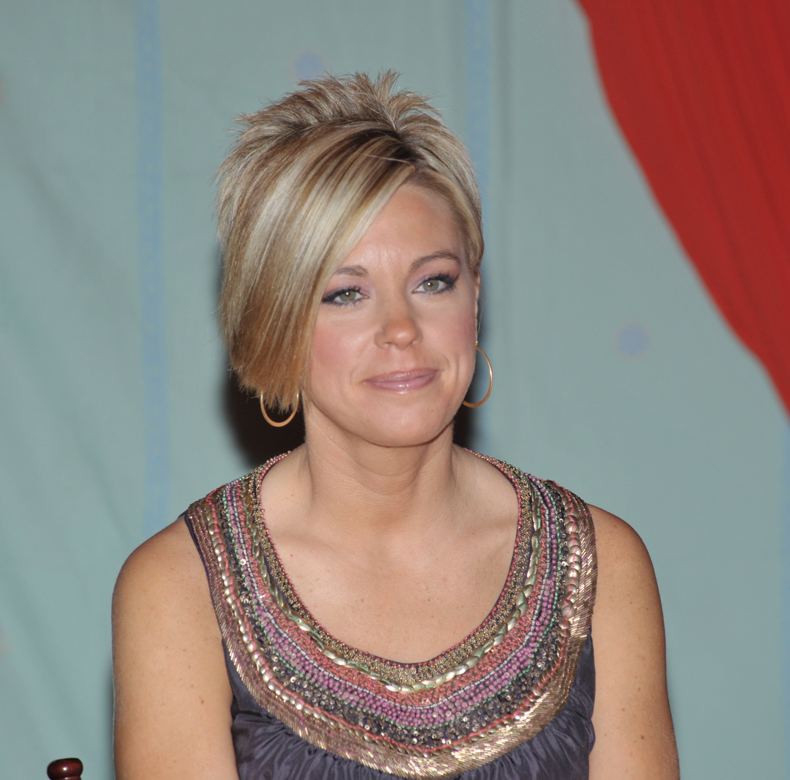 Kate Gosselin signe des exemplaires de son livre Eight Little Faces lors de la Conférence des femmes 2009 - Jour 1 au Long Beach Convention Center le 26 octobre 2009 à Long Beach, Californie | Photo : Getty Images
