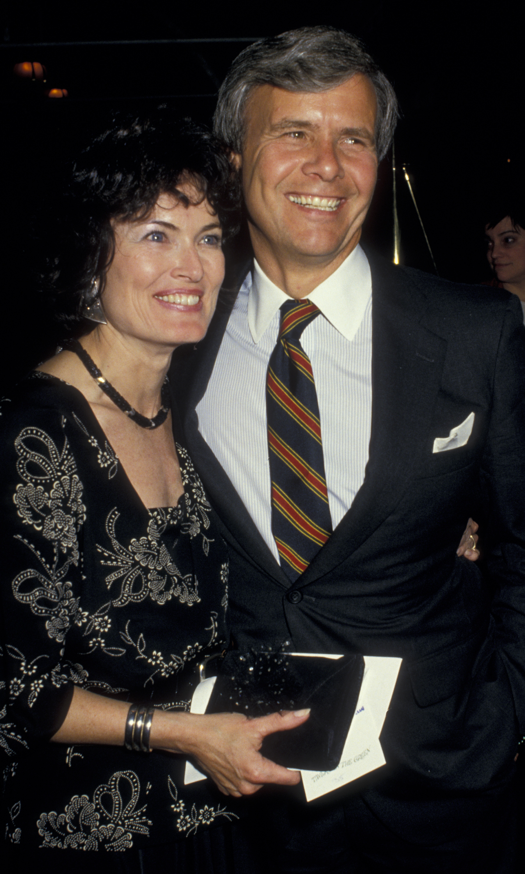Meredith Auld and Tom Brokaw at "Who Owns News Debate" on May 6, 1987, in New York City | Source: Getty Images