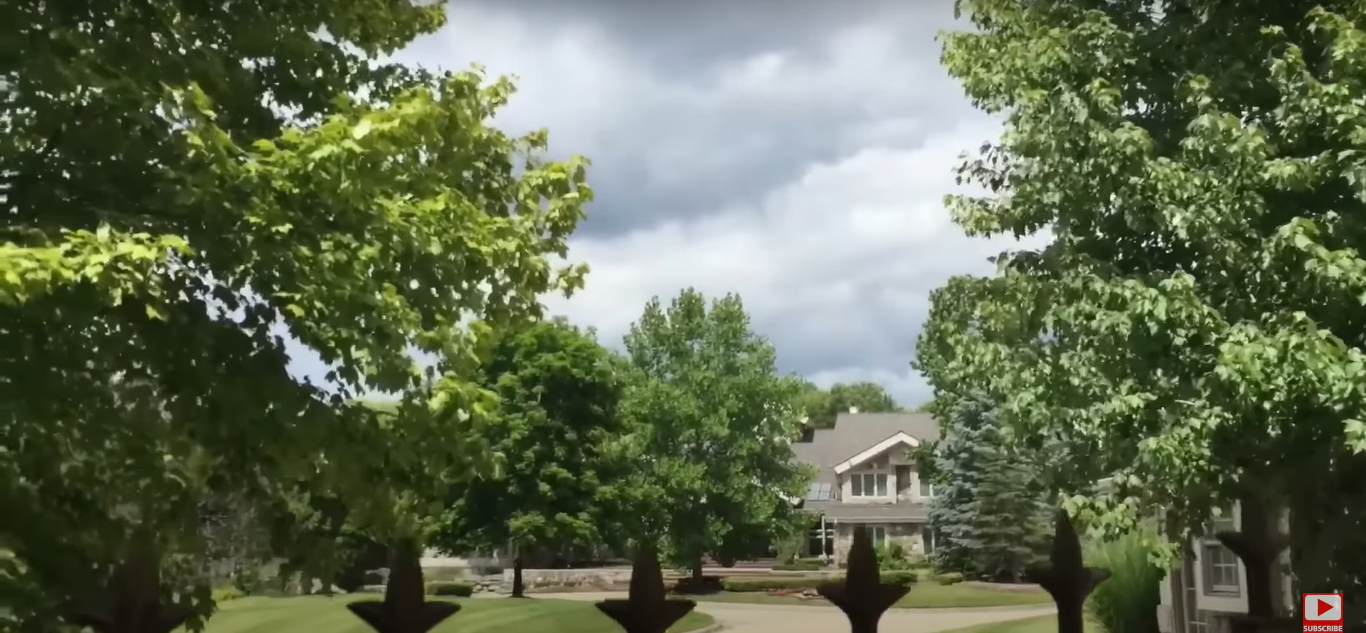 An overview of Eminem's home in Michigan | Source: YouTube/TheRichest