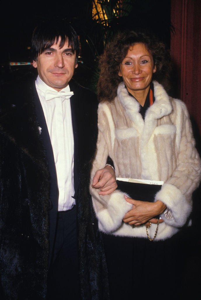 Serge Lama with his wife Michèle at a premiere on November 26, 1985 in Paris, France. І Source: Getty Images