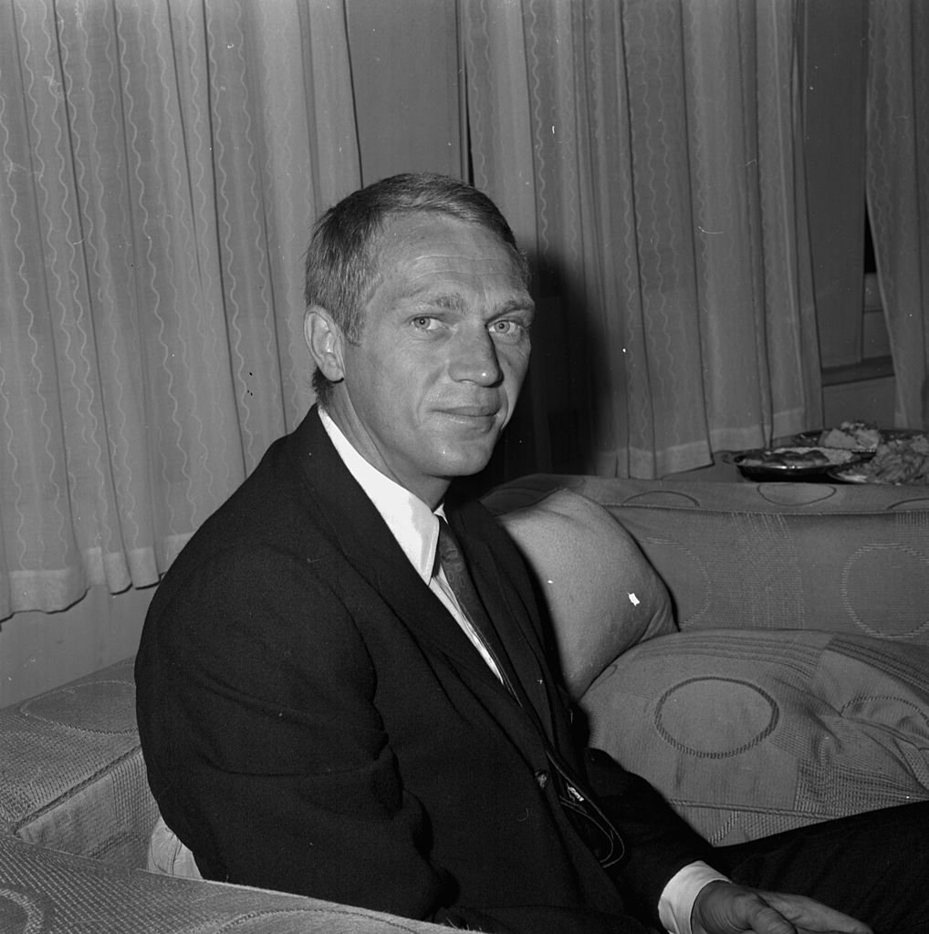 Le comédien Steve McQueen le 24 août 1964. l Source : Getty Images Le comédien Steve McQueen le 24 août 1964. l Source : Getty Images