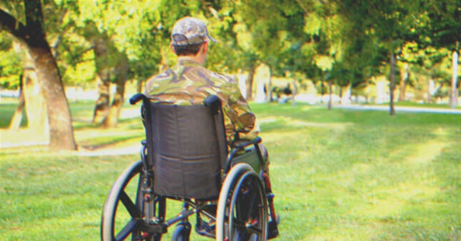 Ein Veteran im Rollstuhl | Quelle: Shutterstock