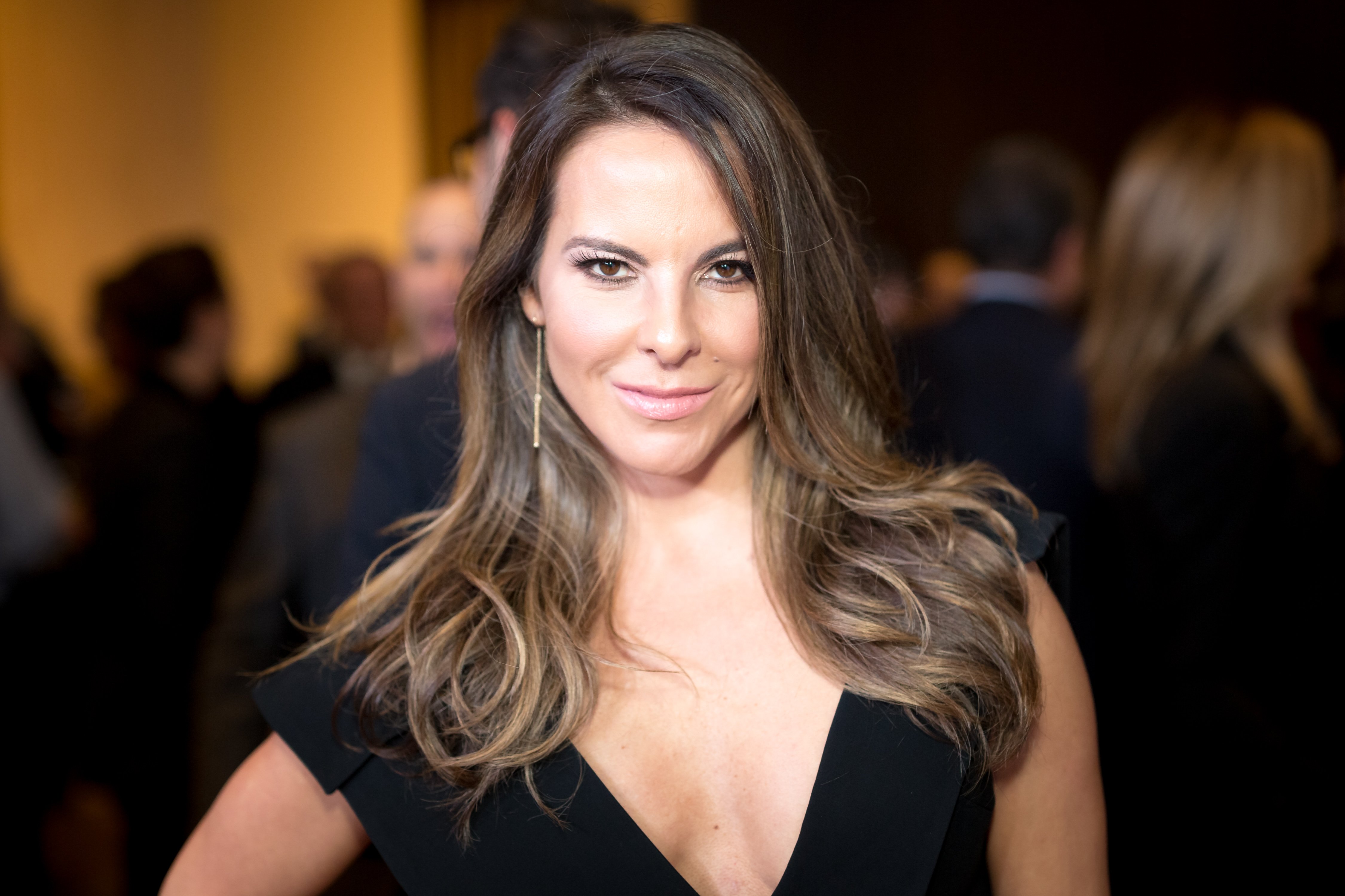 kate del castillo en el 50° aniversario de la clínica comunitaria Saban en el Beverly Hilton Hotel en California en noviembre de 2017 || Fuente: Getty Images kate del castillo en el 50° aniversario de la clínica comunitaria Saban en el Beverly Hilton Hotel en California en noviembre de 2017 || Fuente: Getty Images