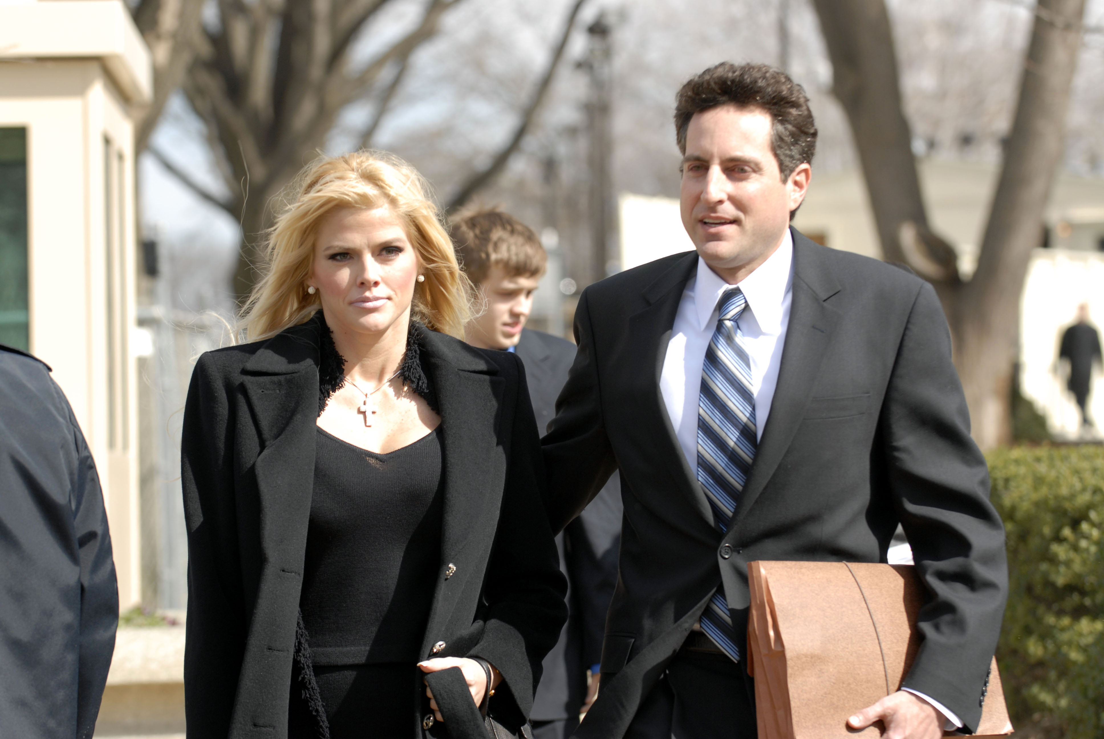 Anna Nicole Smith and Howard Stern leave the U.S. Supreme Court after a hearing regarding her late husband's estate on February 28, 2006, in Washington, D.C. | Source: Getty Images