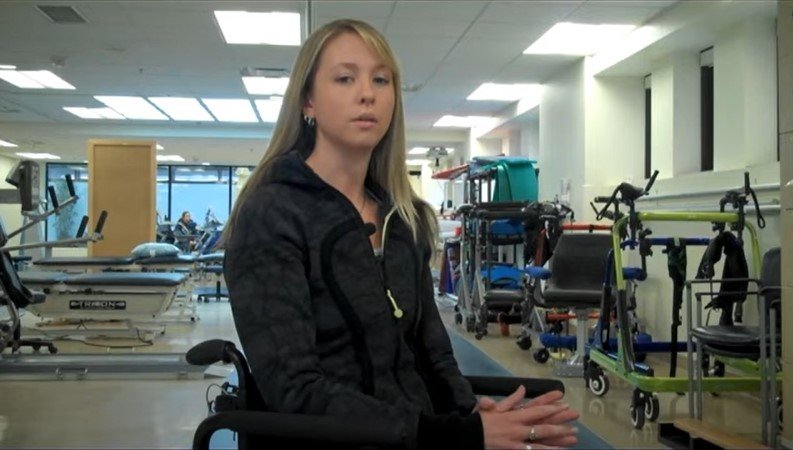 Jennifer Darmon at the rehab center | Source: Youtube/ Rehab Institute 