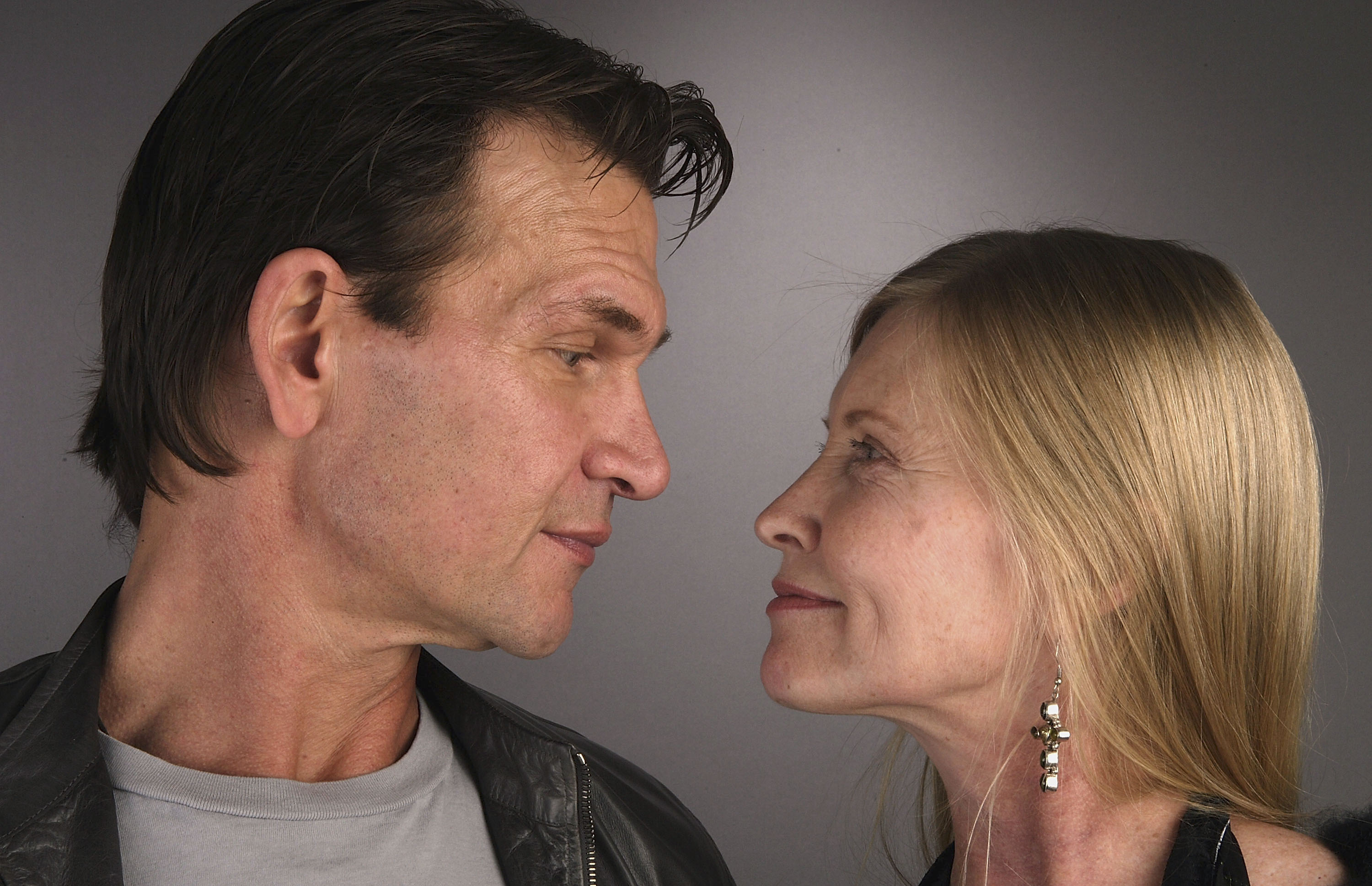 Actor Patrick Swayze and his wife Lisa Niemi pose at the Portrait Studio during the AFI Fest 2005 presented by Audi at the Arclight Theatre on November 5, 2005, in Hollywood, California. | Source: Getty Images