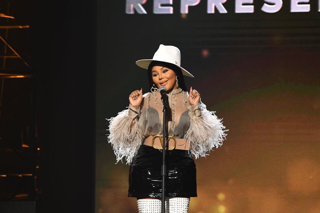 Rapper Lil Kim speaks onstage during 2019 Urban One Honors at MGM National Harbor | Photo: Getty Images