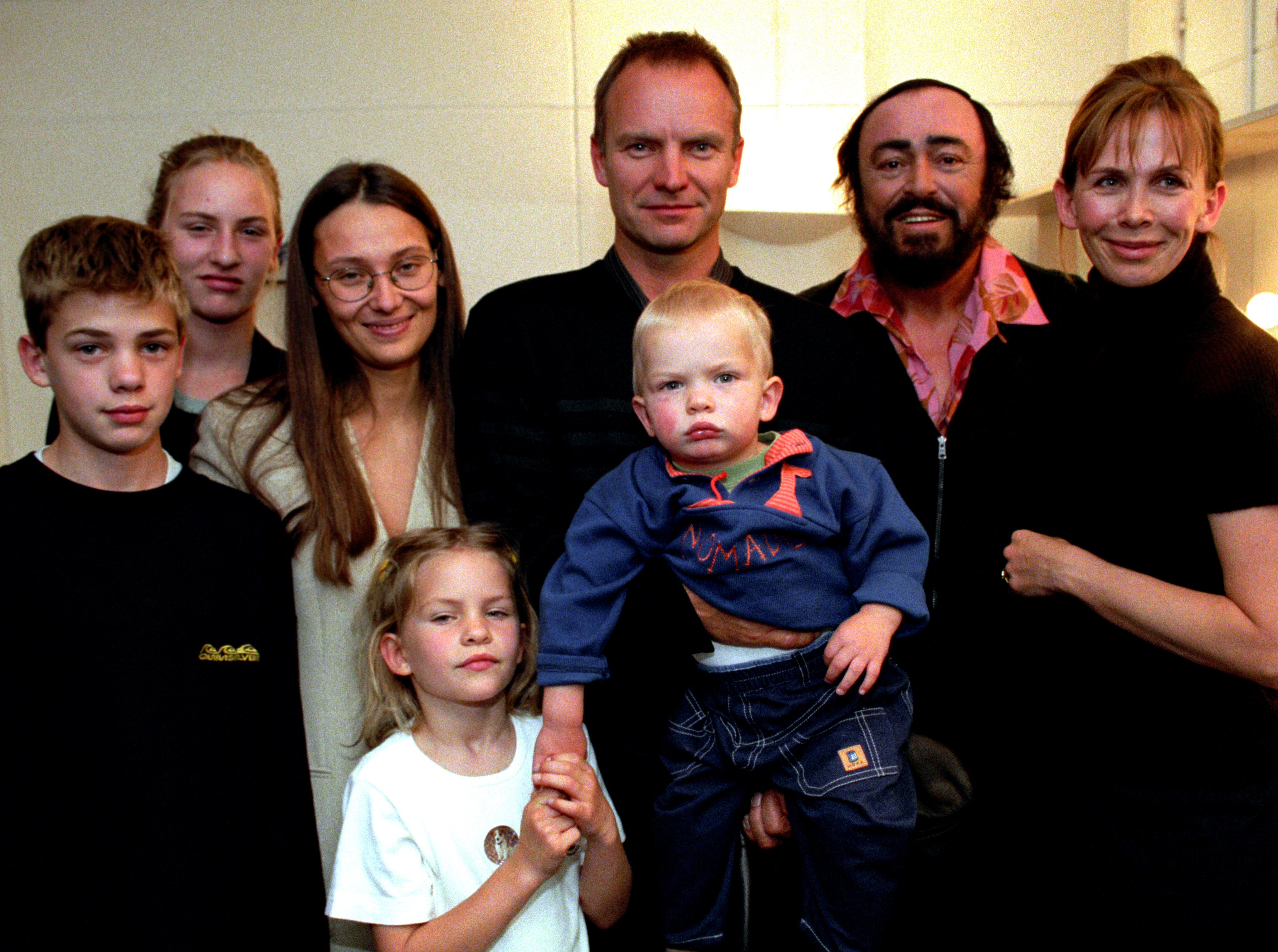Pavarotti and his girfriend Nicoletta (with glasses), pose with Sting (c), and his partner Trudie Styler (r) and their children on August 16, 2017. | Source: Getty Images
