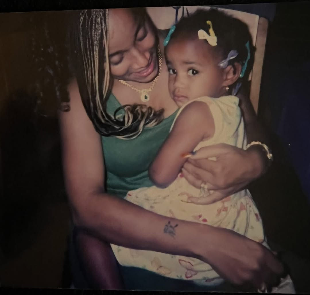 Simone and Samaria Smith, posted on Samaria's 30th birthday, dated September 16, 2025 | Source: Instagram/sislovespurple