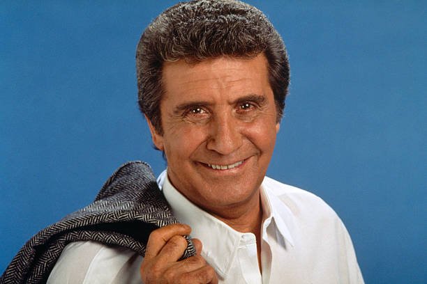 Le Chanteur Gilbert Bécaud | Photo : Getty Images