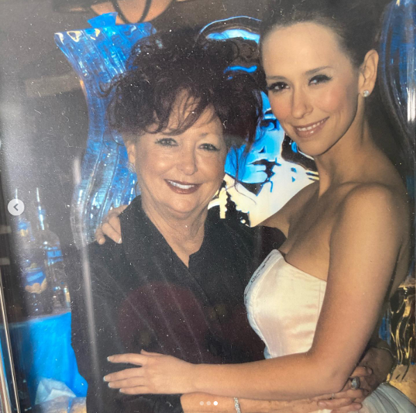 Jennifer Love Hewitt with her mother, Patricia Hewitt. | Source: Instagram/jenniferlovehewitt