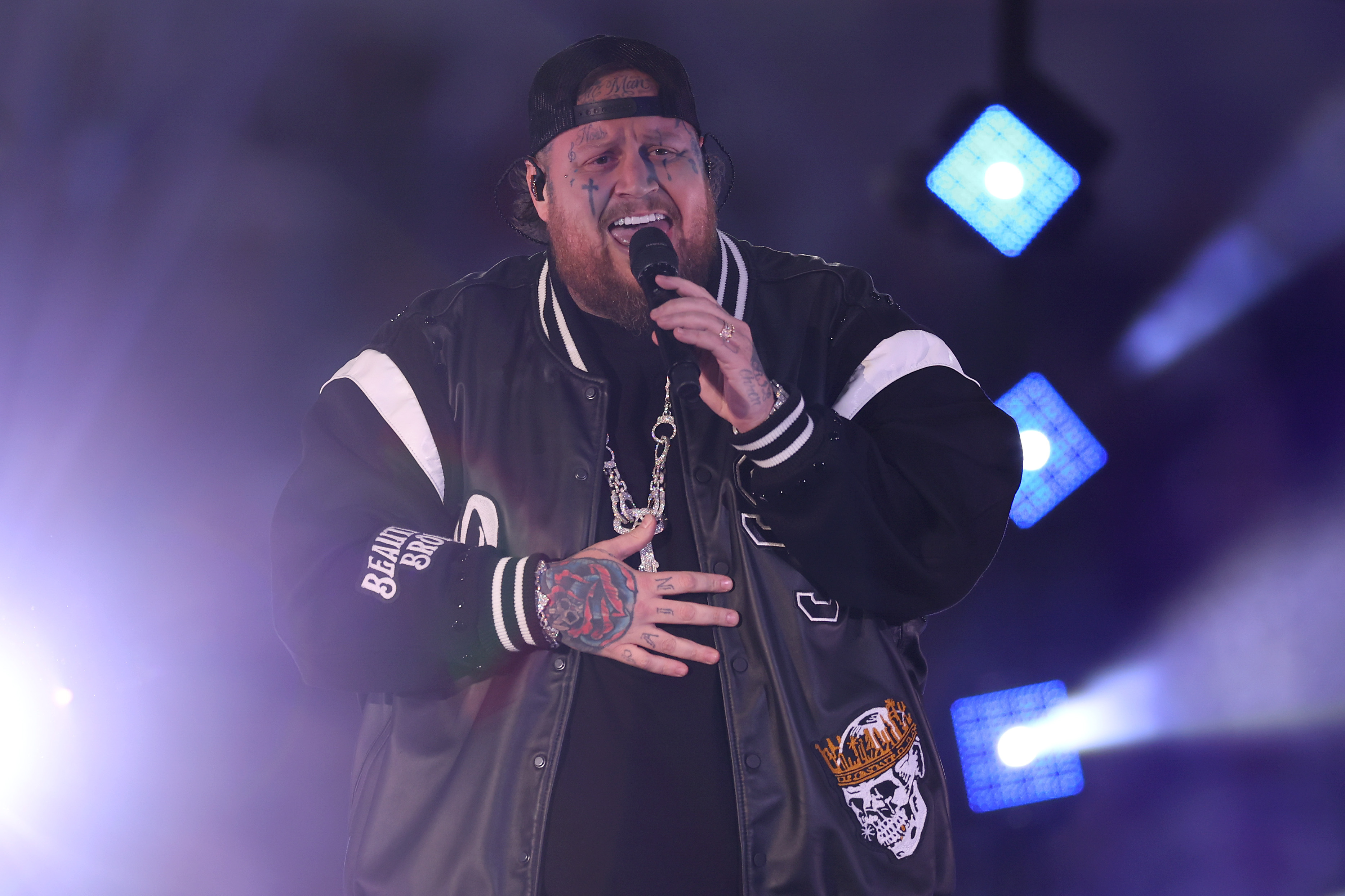 Jelly Roll performs during half time of the game between the New York Giants and the Dallas Cowboys at AT&T Stadium in Arlington, Texas, on November 28, 2024 | Source: Getty Images