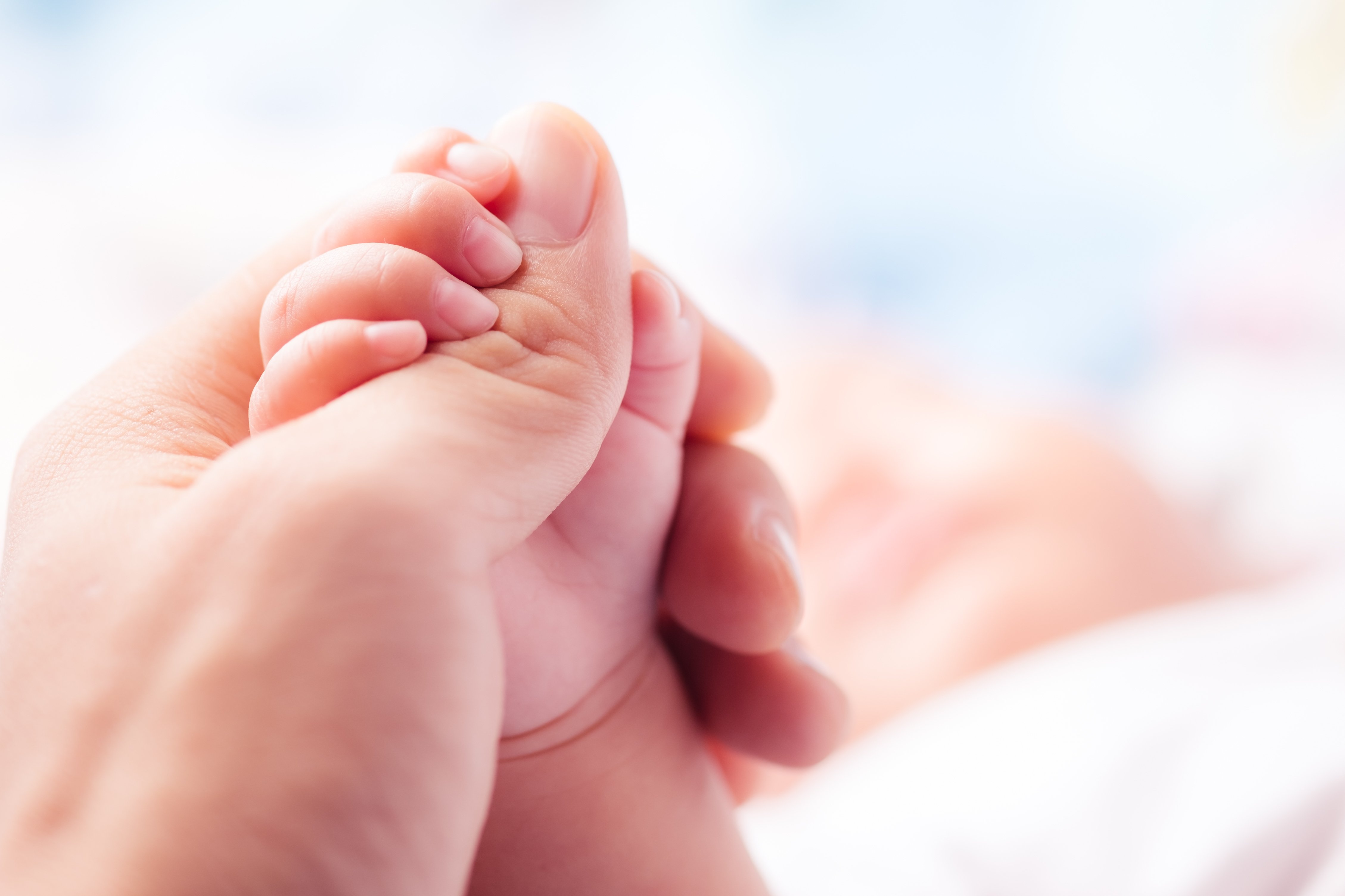 Mano de bebé recién nacido. Fuente: Shutterstock