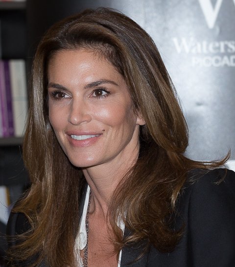  Cindy Crawford at the Becoming book signing at Waterstone's Piccadilly in London. | Source: Wikimedia Commons