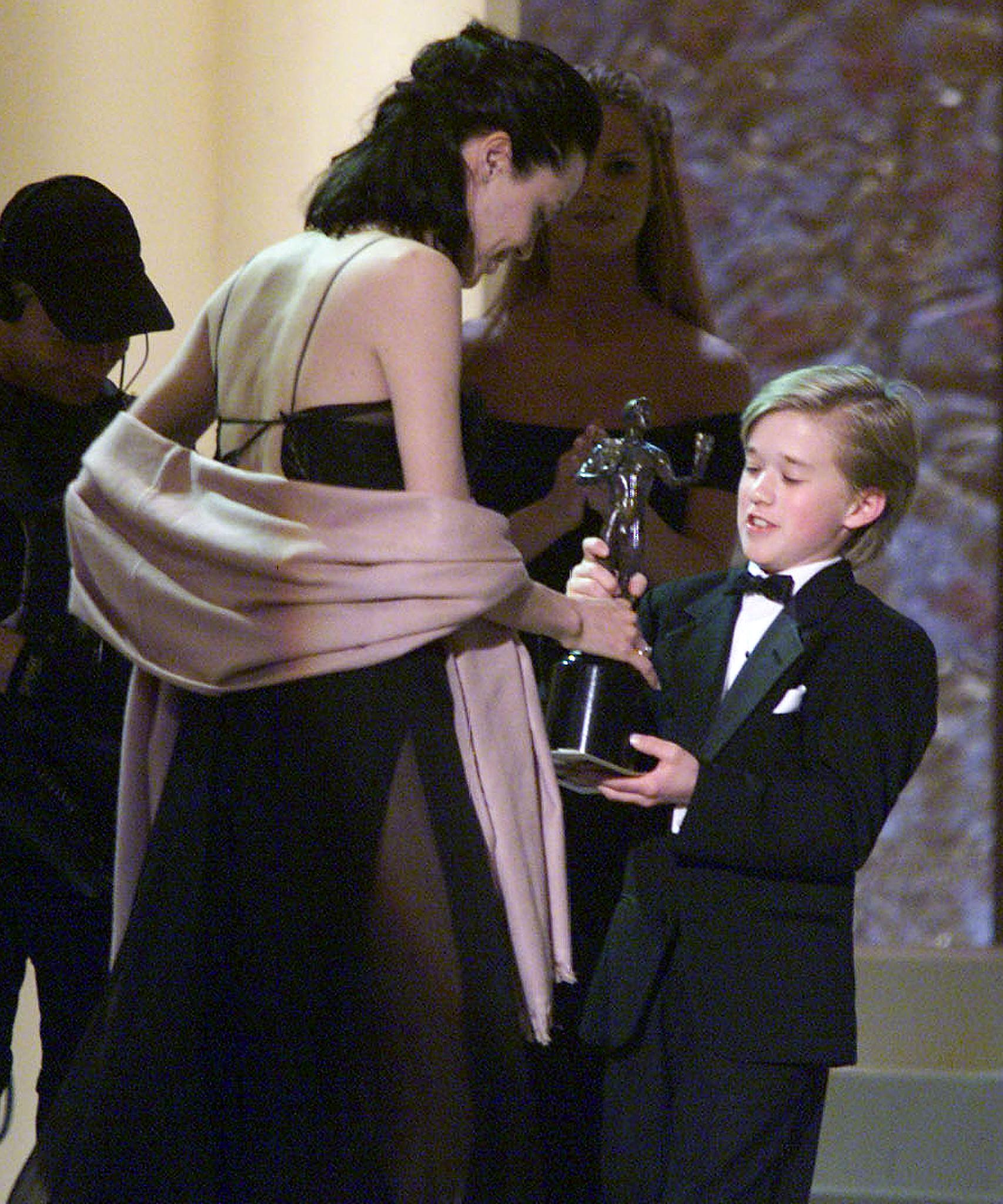 Angelina Jolie accepts her award from Haley Osment at the Sixth Annual Screen Actors Guild Awards (SAG) on March 12,  2000 in Los Angeles. | Source: Getty Images