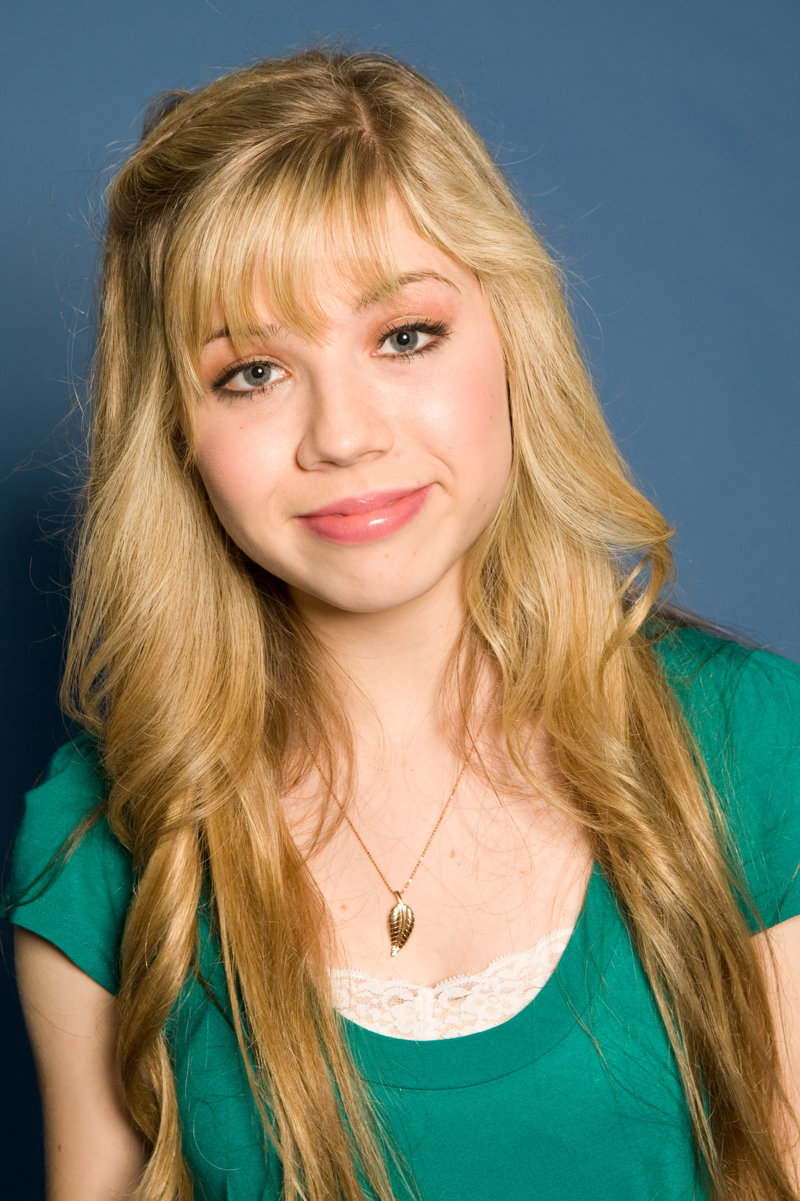 Jennette McCurdy attends the 62nd Annual Mother Goose Parade's Pre-Event "Evening With The Stars" on November 22, 2008 | Source: Getty Images