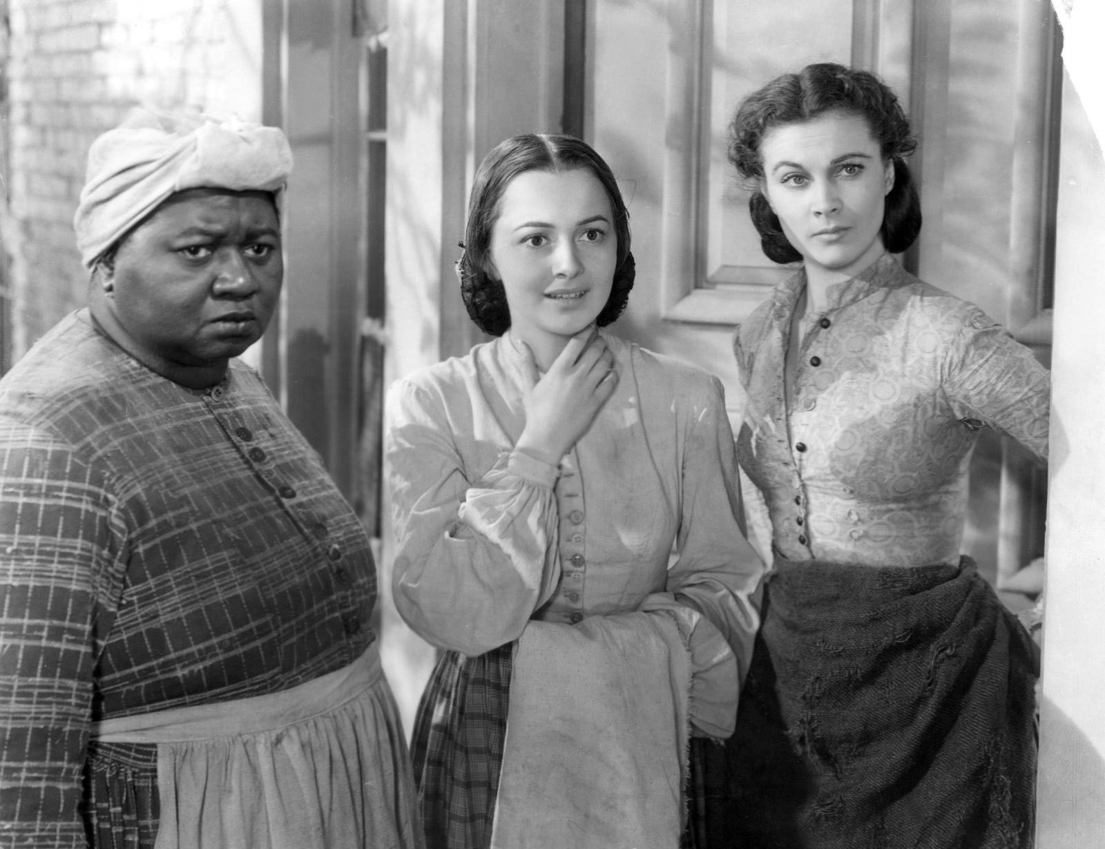 Publicity photo for "Gone with the Wind" with Hattie McDaniel, Olivia de Havilland and Vivien Leigh. | Source: Wikimedia Commons Images, Public Domain